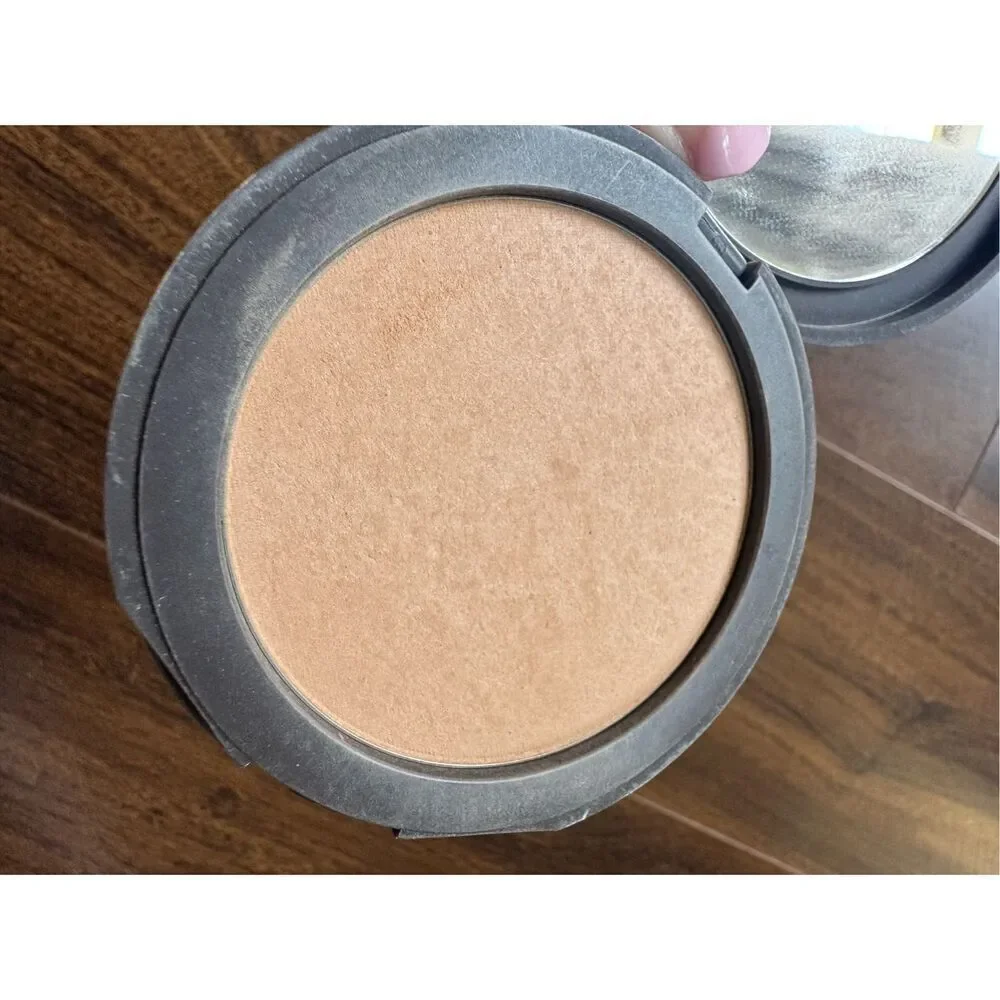 Tarte smooth operator™ Amazonian clay tinted pressed in Tan finishing powder